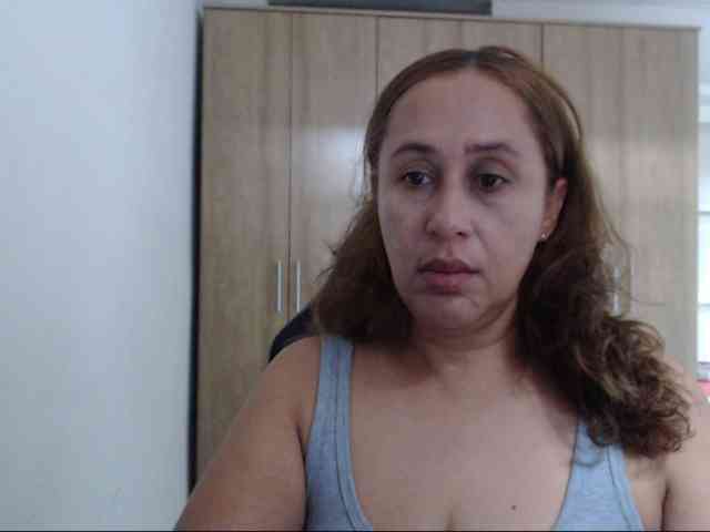 RoxanaMilf webcam