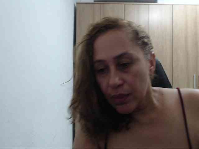 RoxanaMilf webcam