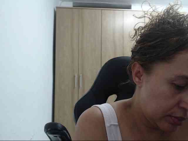 RoxanaMilf webcam