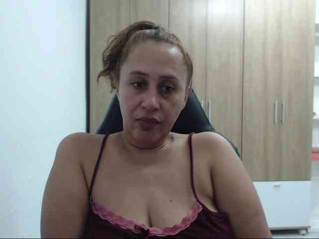 RoxanaMilf webcam