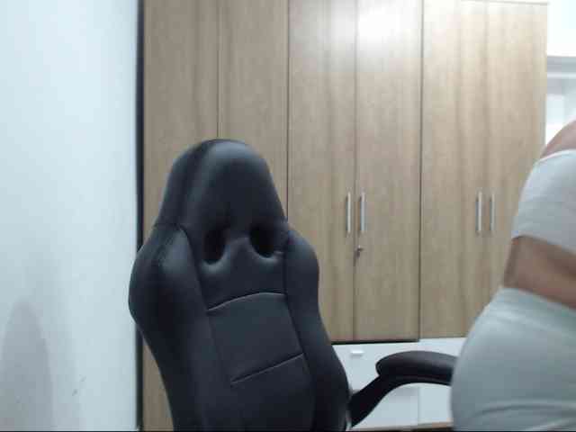 RoxanaMilf webcam
