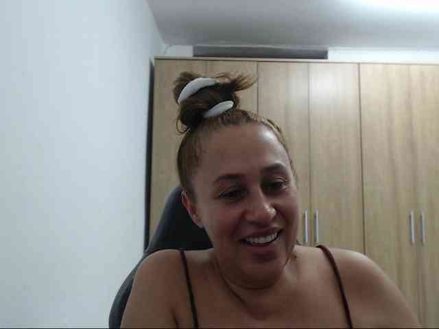 RoxanaMilf webcam