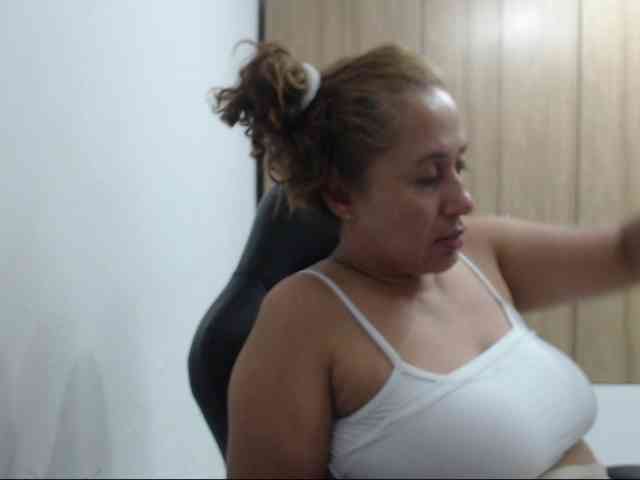 RoxanaMilf webcam