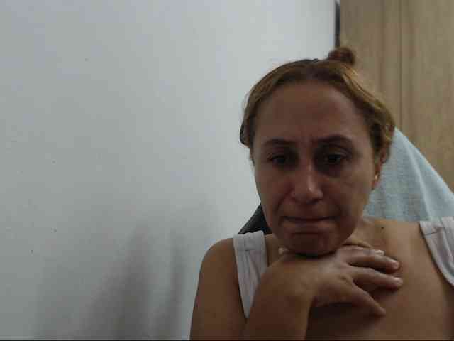 RoxanaMilf webcam