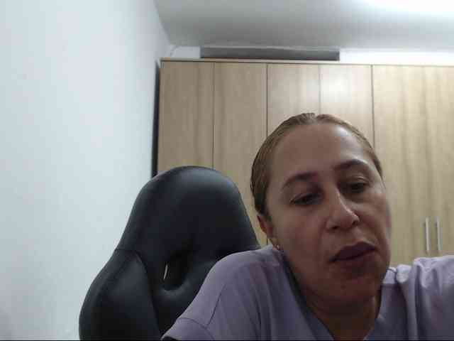 RoxanaMilf webcam