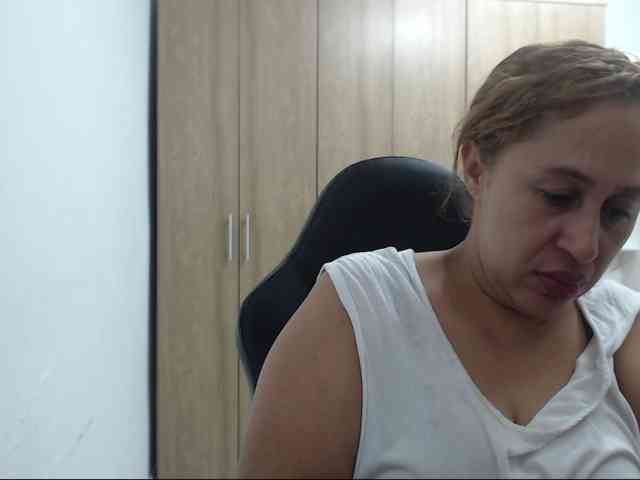 RoxanaMilf webcam