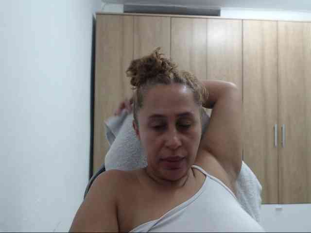 RoxanaMilf webcam