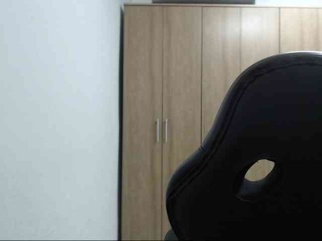 RoxanaMilf webcam