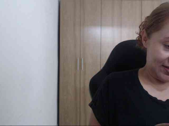 RoxanaMilf webcam