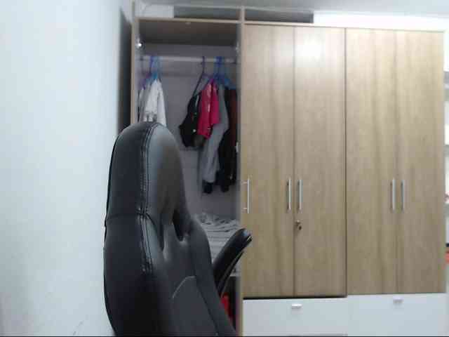 RoxanaMilf webcam