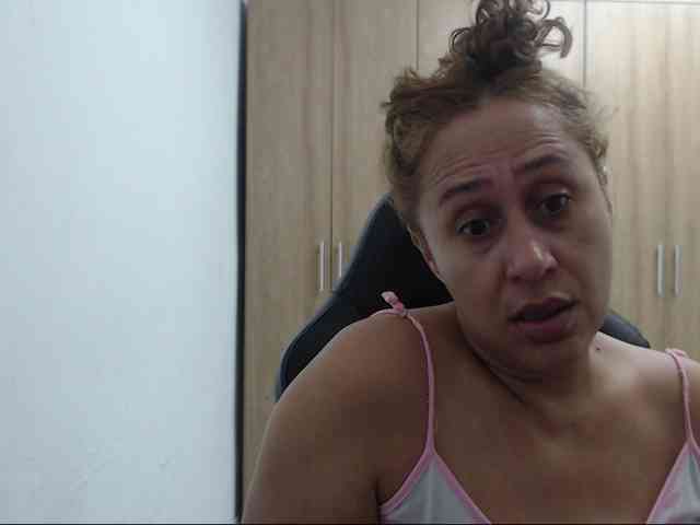 RoxanaMilf webcam