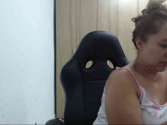 RoxanaMilf webcam