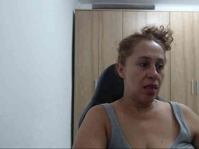 RoxanaMilf webcam