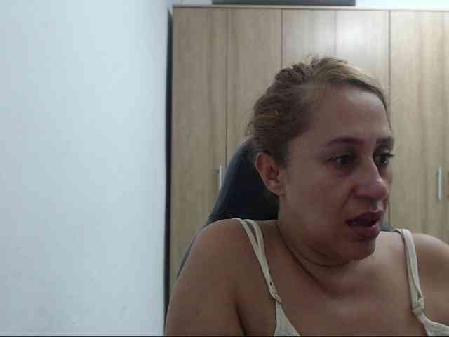 RoxanaMilf webcam