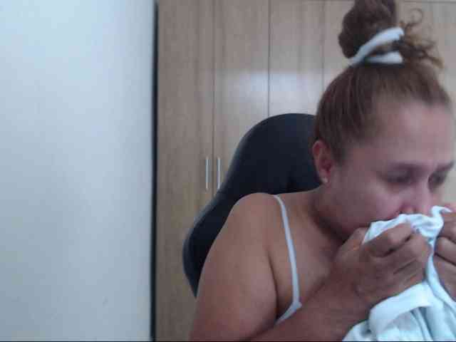 RoxanaMilf webcam