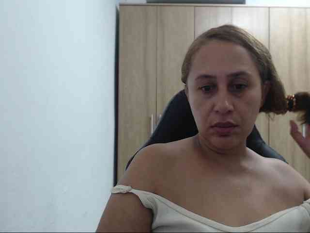 RoxanaMilf webcam