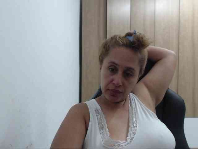 RoxanaMilf webcam