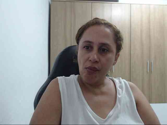 RoxanaMilf webcam