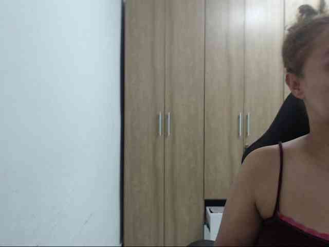 RoxanaMilf webcam