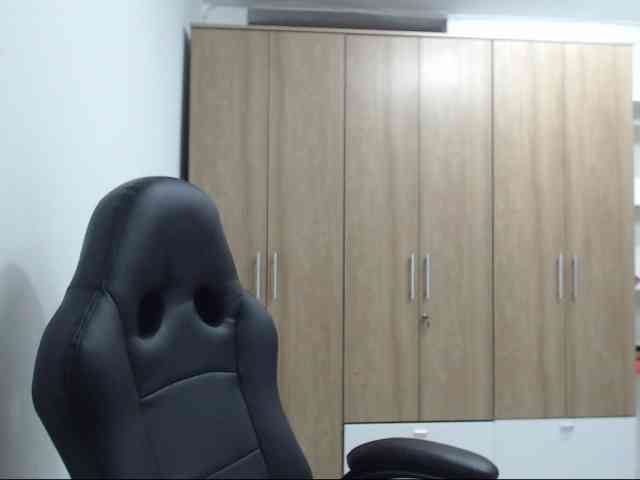 RoxanaMilf webcam