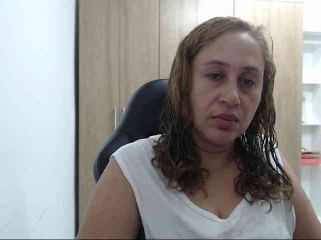 RoxanaMilf webcam