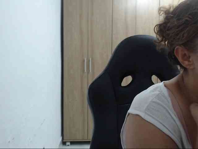 RoxanaMilf webcam
