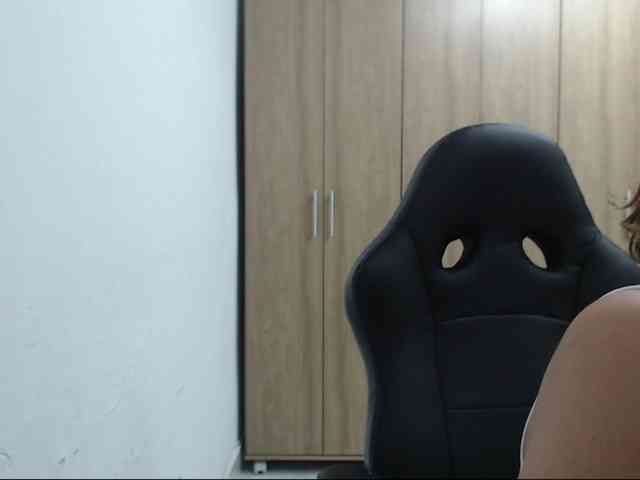 RoxanaMilf webcam