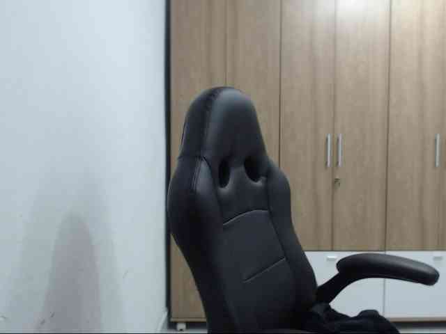 RoxanaMilf webcam