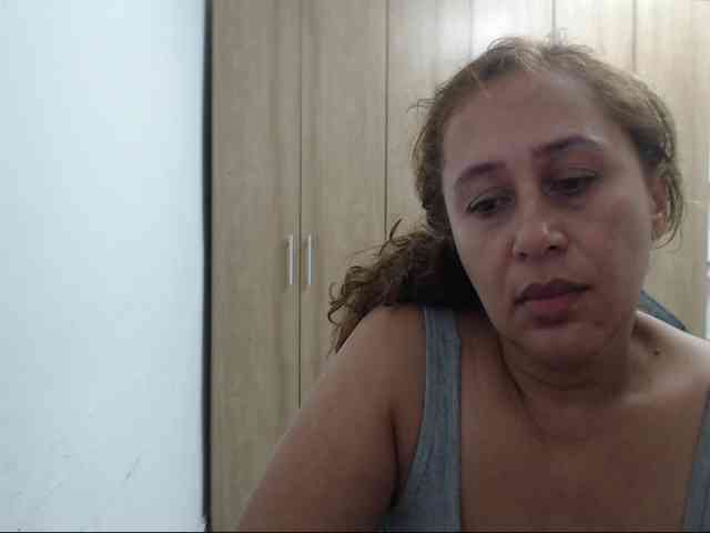 RoxanaMilf webcam