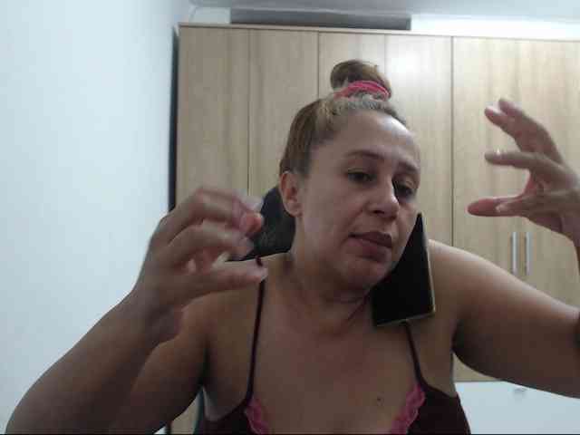 RoxanaMilf webcam
