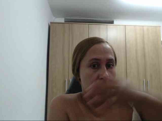 RoxanaMilf webcam