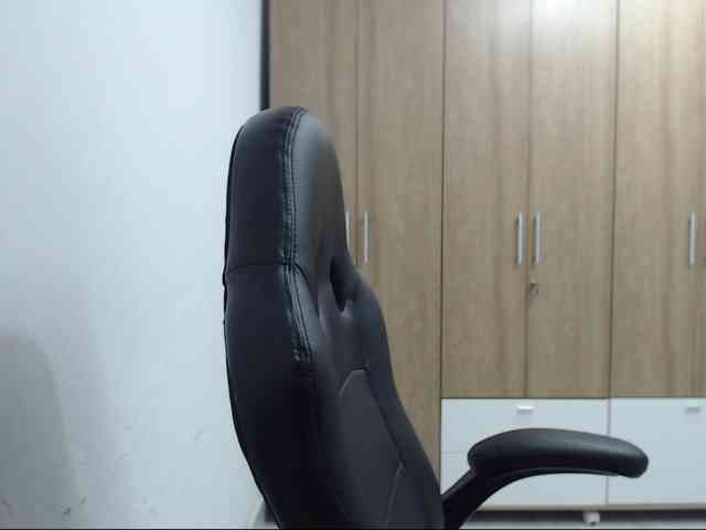 RoxanaMilf webcam