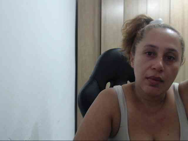 RoxanaMilf webcam
