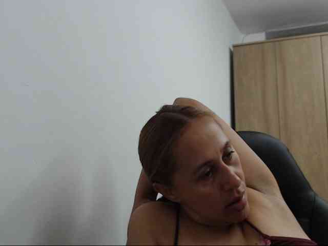 RoxanaMilf webcam