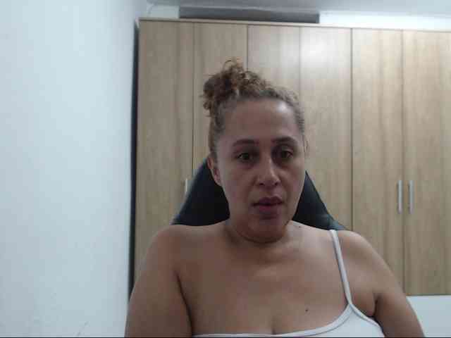 RoxanaMilf webcam