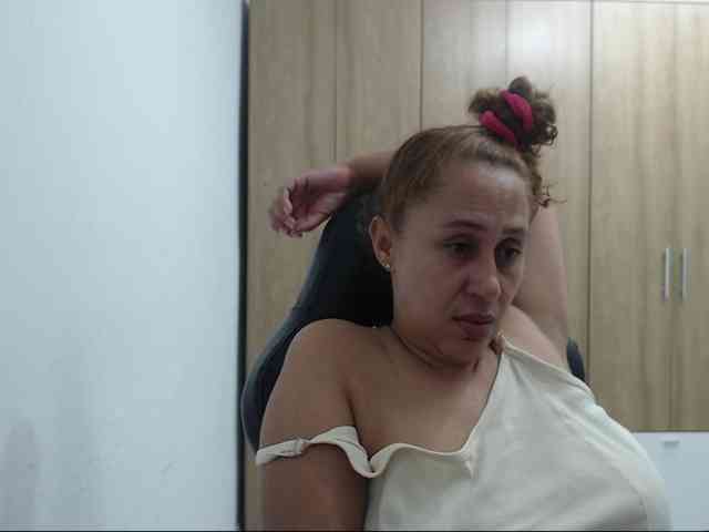 RoxanaMilf webcam