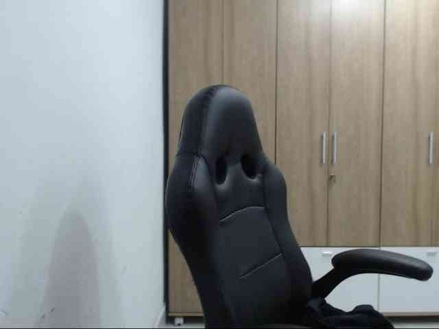 RoxanaMilf webcam