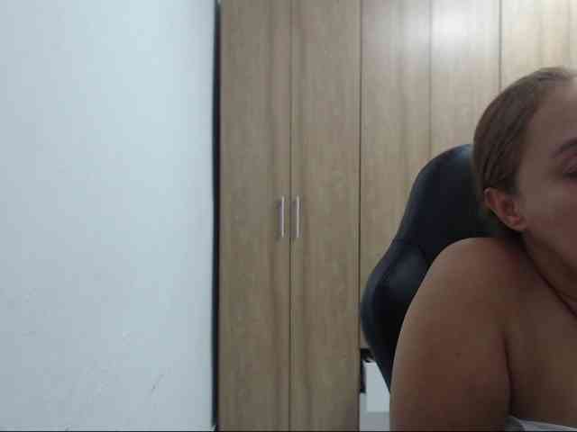RoxanaMilf webcam