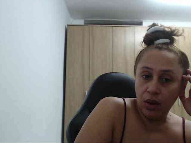 RoxanaMilf webcam