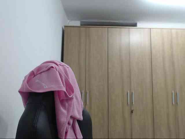 RoxanaMilf webcam