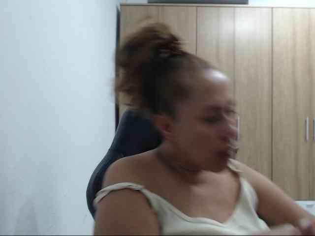 RoxanaMilf webcam