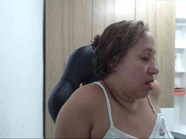 RoxanaMilf webcam