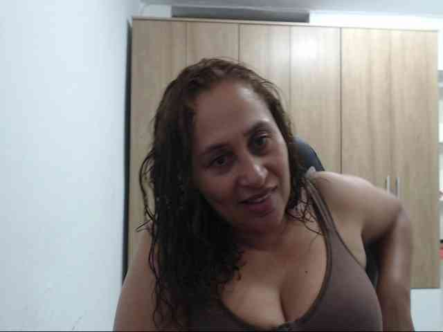 RoxanaMilf webcam