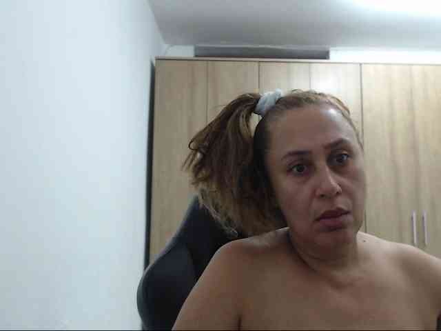 RoxanaMilf webcam
