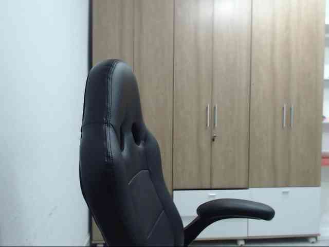 RoxanaMilf webcam