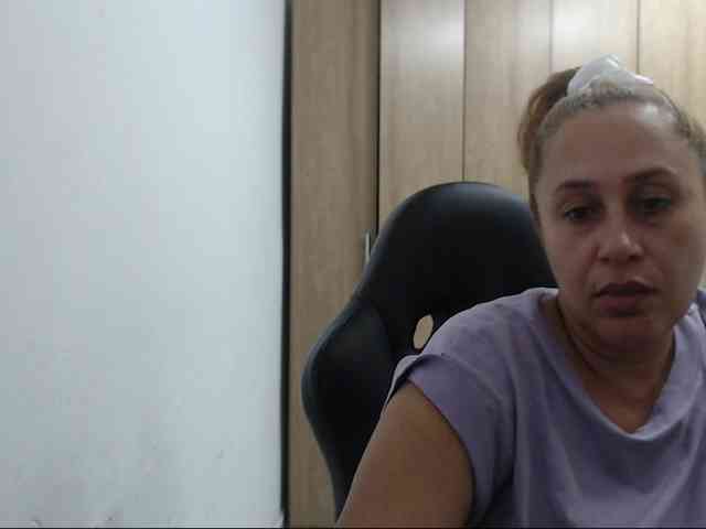 RoxanaMilf webcam