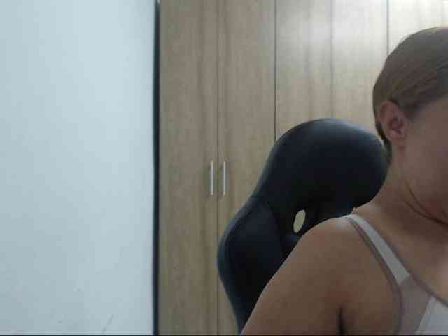 RoxanaMilf webcam