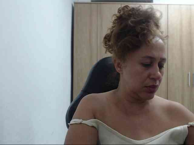RoxanaMilf webcam
