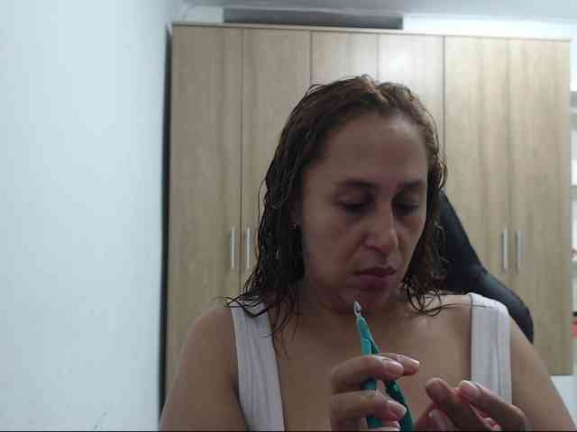 RoxanaMilf webcam