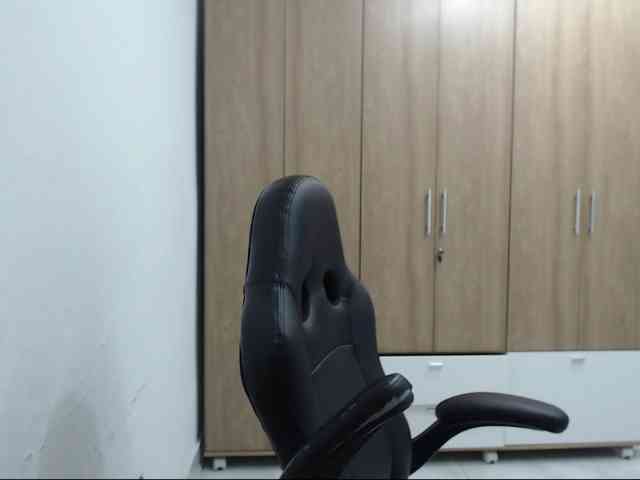 RoxanaMilf webcam